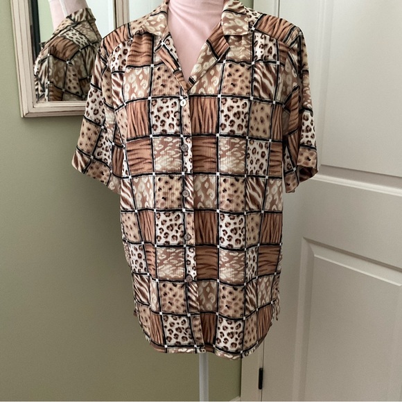 ALIA, BLOCK ANIMAL PRINT BLOUSE - Picture 1 of 9